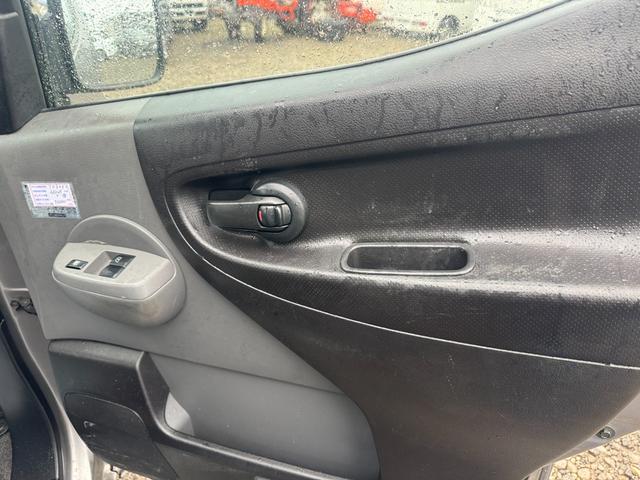 ＮＶ２００バネットバン ＤＸ　エアコン　パワステ　パワーウインドウ　エアバック　ナビ（17枚目）