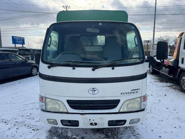 トヨエース ベースグレード　パワーウィンドウ　パワステリング　エアコン　４ＷＤ　３人乗り　最大積載量　１１５０ＫＧ（6枚目）