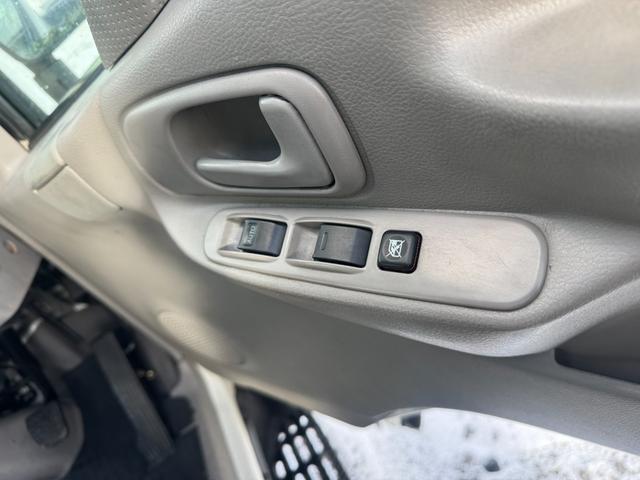 トヨエース ベースグレード　パワーウィンドウ　パワステリング　エアコン　４ＷＤ　３人乗り　最大積載量　１１５０ＫＧ（22枚目）