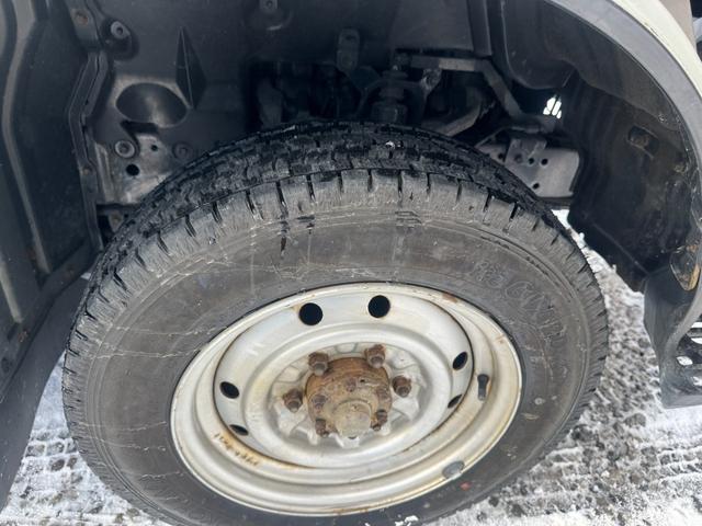 トヨエース ベースグレード　パワーウィンドウ　パワステリング　エアコン　４ＷＤ　３人乗り　最大積載量　１１５０ＫＧ（32枚目）