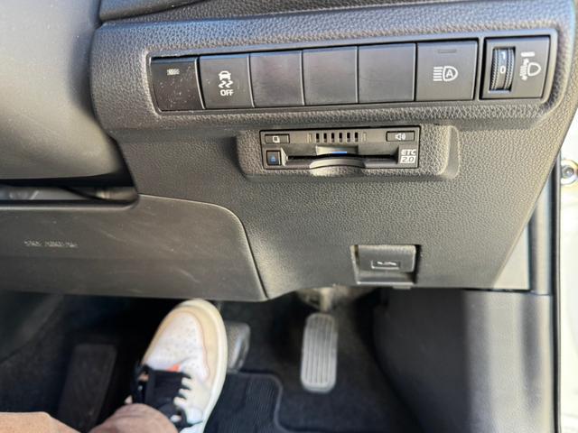 カローラスポーツ Ｇ　Ｚ　Ｇ　Ｚ　禁煙　バックカメラ　衝突軽減　レーダークルーズ　レーンキープ　電動パーキングドライブレコーダー　純正ディスプレイオーディオＥＴＣオートマチックハイビームＢｌｕｅｔｏｏｔｈ（11枚目）