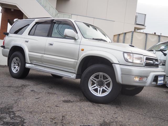 ハイラックスサーフ ＳＳＲ－Ｘ　ディーゼルターボ　後期　切替４ＷＤ　ＡＴ　タイミングベルト交換済み　ディーゼルターボ　背面タイヤ　ルーフスポイラー　純正オーディオ　オートエアコン　社外１６インチＡＷ　バニティミラー　ハロゲンＨＬ（10枚目）