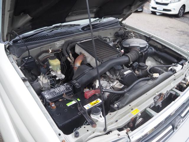ハイラックスサーフ ＳＳＲ－Ｘ　ディーゼルターボ　後期　切替４ＷＤ　ＡＴ　タイミングベルト交換済み　ディーゼルターボ　背面タイヤ　ルーフスポイラー　純正オーディオ　オートエアコン　社外１６インチＡＷ　バニティミラー　ハロゲンＨＬ（20枚目）