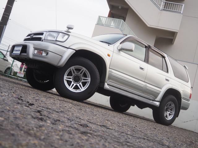 ハイラックスサーフ ＳＳＲ－Ｘ　ディーゼルターボ　後期　切替４ＷＤ　ＡＴ　タイミングベルト交換済み　ディーゼルターボ　背面タイヤ　ルーフスポイラー　純正オーディオ　オートエアコン　社外１６インチＡＷ　バニティミラー　ハロゲンＨＬ（22枚目）