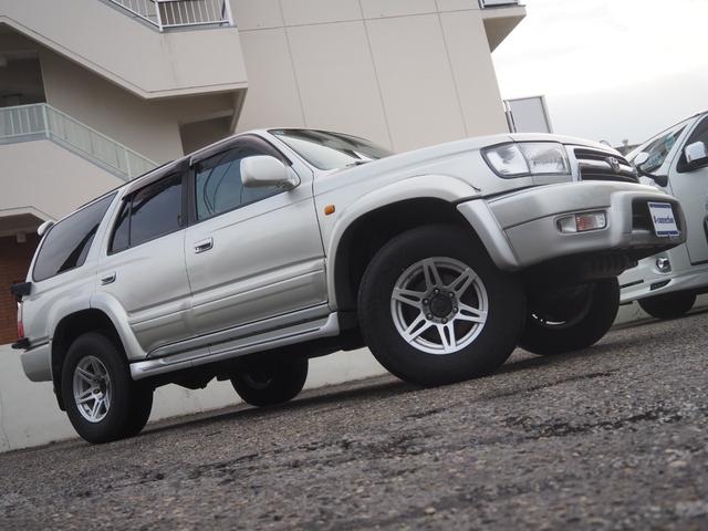 ハイラックスサーフ ＳＳＲ－Ｘ　ディーゼルターボ　後期　切替４ＷＤ　ＡＴ　タイミングベルト交換済み　ディーゼルターボ　背面タイヤ　ルーフスポイラー　純正オーディオ　オートエアコン　社外１６インチＡＷ　バニティミラー　ハロゲンＨＬ（26枚目）