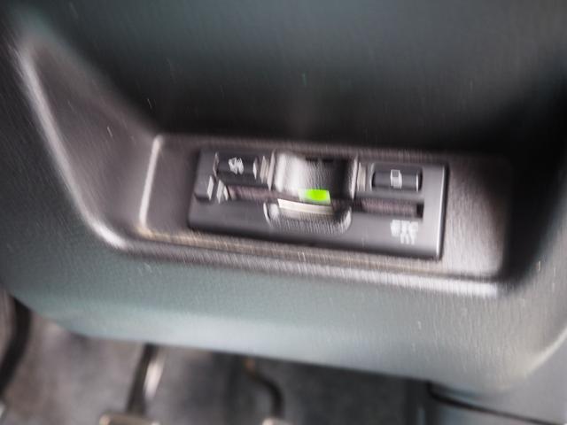 アルトワークス ベースグレード　５ＭＴ　ターボ　純正オーディオ　レカロシート　プッシュスタート　ＨＩＤヘッドライト　ＫＹＢショック　革巻きステアリング　オートエアコン　フロントフォグランプ　ミラーヒーター　純正１５インチＡＷ（16枚目）