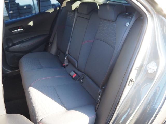 広々とした２列目は居住性が高く、快適なドライブが楽しめます♪