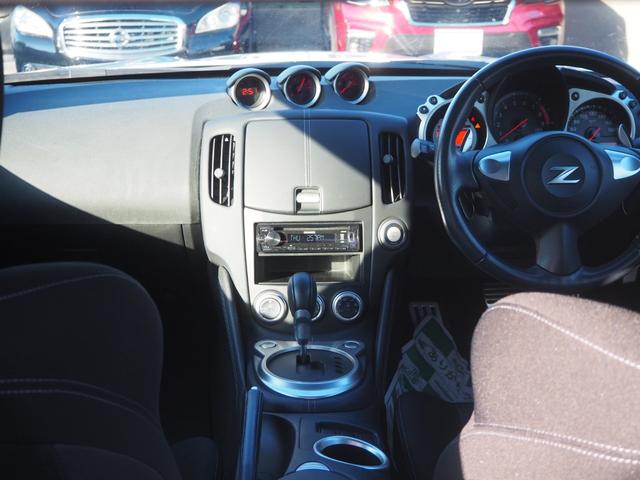フェアレディZ ベースグレード 純正18インチAW 社外オーディオ 革巻きステアリング オートライト HIDヘッドライト パドルシフト 電格ミラー 禁煙車 記録簿付き プッシュスタート シートリフター テレスコ フロアマット(6枚目)