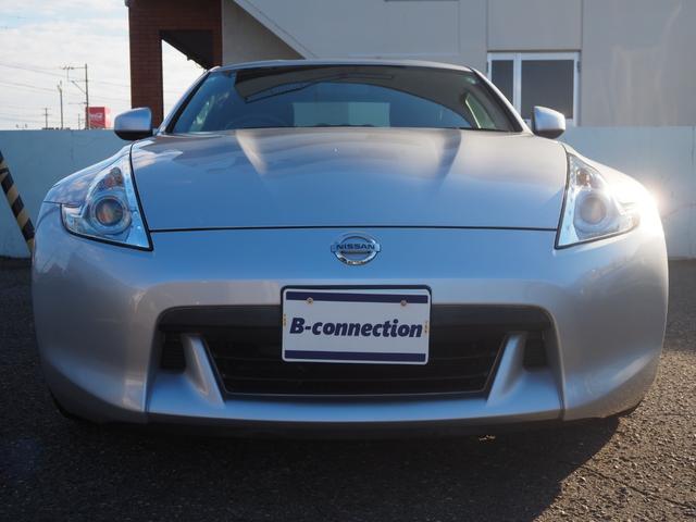 フェアレディZ ベースグレード 純正18インチAW 社外オーディオ 革巻きステアリング オートライト HIDヘッドライト パドルシフト 電格ミラー 禁煙車 記録簿付き プッシュスタート シートリフター テレスコ フロアマット(8枚目)