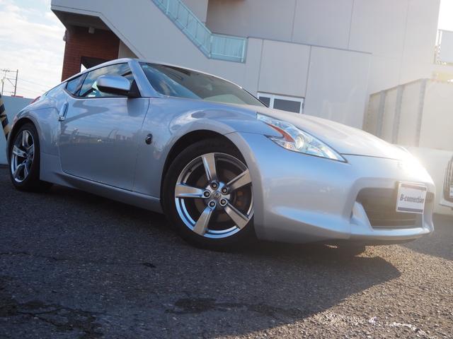 フェアレディZ ベースグレード 純正18インチAW 社外オーディオ 革巻きステアリング オートライト HIDヘッドライト パドルシフト 電格ミラー 禁煙車 記録簿付き プッシュスタート シートリフター テレスコ フロアマット(10枚目)