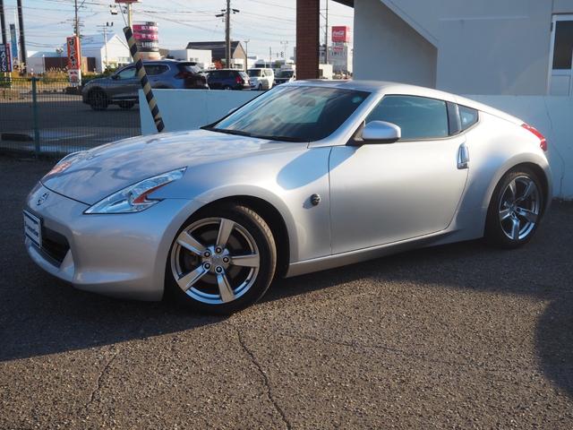 フェアレディZ ベースグレード 純正18インチAW 社外オーディオ 革巻きステアリング オートライト HIDヘッドライト パドルシフト 電格ミラー 禁煙車 記録簿付き プッシュスタート シートリフター テレスコ フロアマット(21枚目)