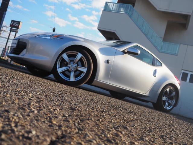 フェアレディZ ベースグレード 純正18インチAW 社外オーディオ 革巻きステアリング オートライト HIDヘッドライト パドルシフト 電格ミラー 禁煙車 記録簿付き プッシュスタート シートリフター テレスコ フロアマット(22枚目)