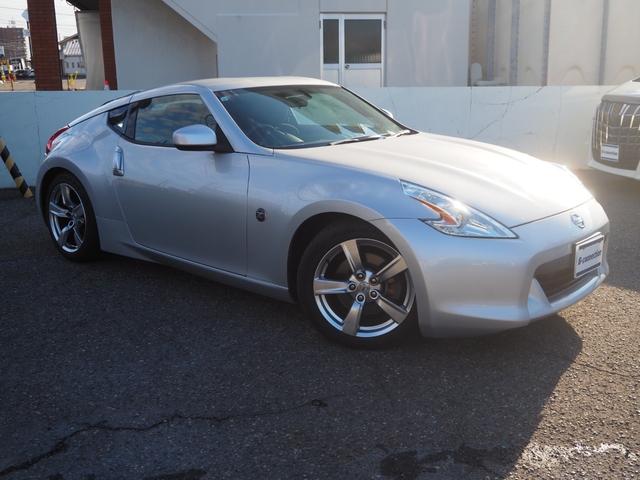 フェアレディZ ベースグレード 純正18インチAW 社外オーディオ 革巻きステアリング オートライト HIDヘッドライト パドルシフト 電格ミラー 禁煙車 記録簿付き プッシュスタート シートリフター テレスコ フロアマット(25枚目)