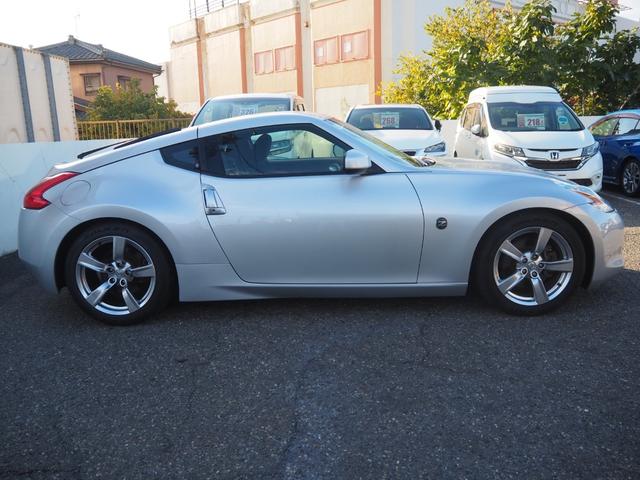 フェアレディZ ベースグレード 純正18インチAW 社外オーディオ 革巻きステアリング オートライト HIDヘッドライト パドルシフト 電格ミラー 禁煙車 記録簿付き プッシュスタート シートリフター テレスコ フロアマット(33枚目)