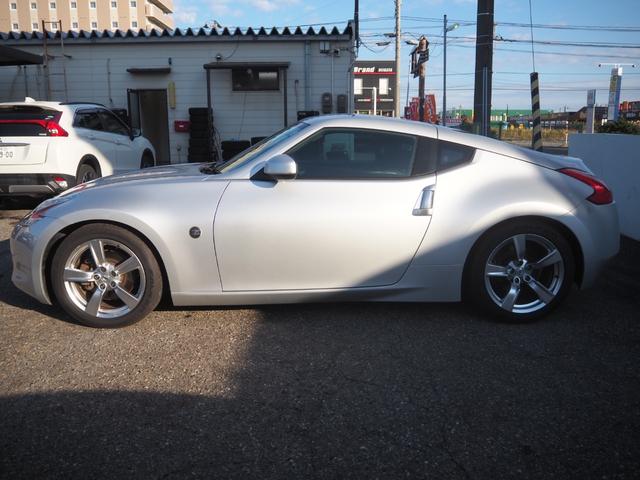 フェアレディZ ベースグレード 純正18インチAW 社外オーディオ 革巻きステアリング オートライト HIDヘッドライト パドルシフト 電格ミラー 禁煙車 記録簿付き プッシュスタート シートリフター テレスコ フロアマット(35枚目)