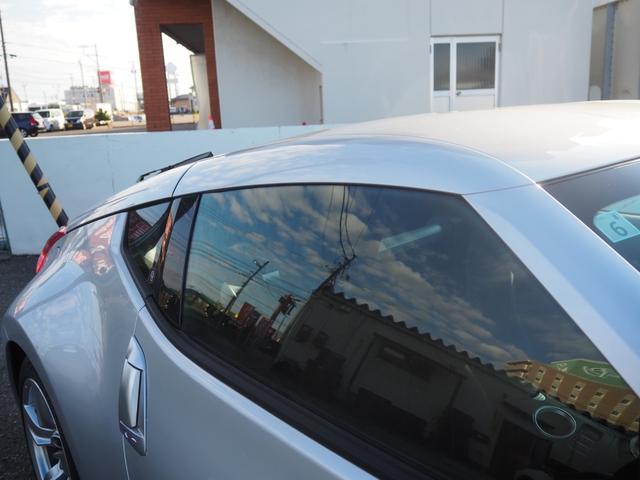 フェアレディZ ベースグレード 純正18インチAW 社外オーディオ 革巻きステアリング オートライト HIDヘッドライト パドルシフト 電格ミラー 禁煙車 記録簿付き プッシュスタート シートリフター テレスコ フロアマット(40枚目)