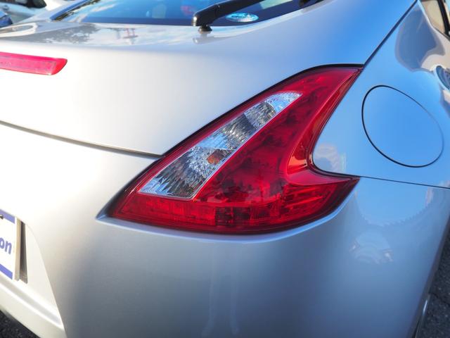 フェアレディZ ベースグレード 純正18インチAW 社外オーディオ 革巻きステアリング オートライト HIDヘッドライト パドルシフト 電格ミラー 禁煙車 記録簿付き プッシュスタート シートリフター テレスコ フロアマット(41枚目)