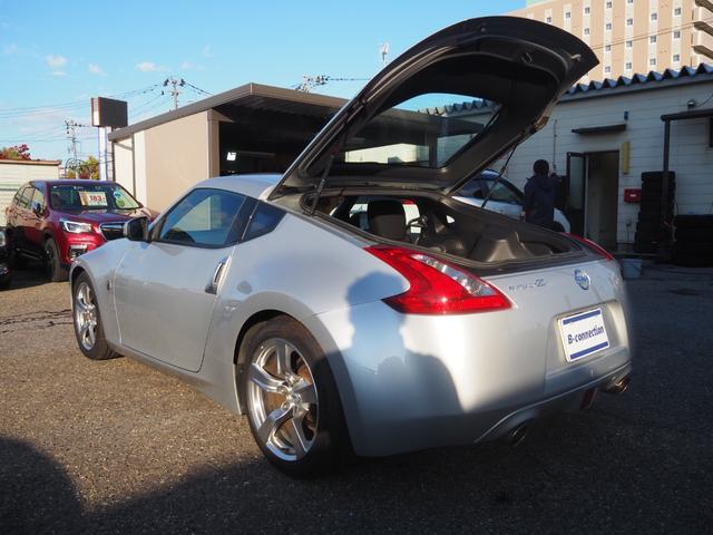 フェアレディZ ベースグレード 純正18インチAW 社外オーディオ 革巻きステアリング オートライト HIDヘッドライト パドルシフト 電格ミラー 禁煙車 記録簿付き プッシュスタート シートリフター テレスコ フロアマット(47枚目)