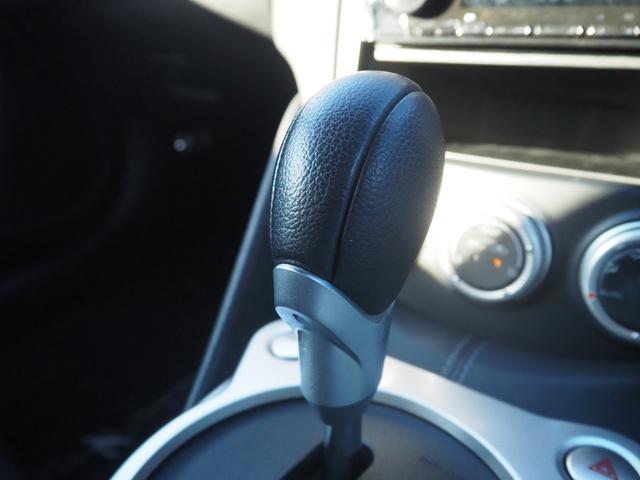 フェアレディZ ベースグレード 純正18インチAW 社外オーディオ 革巻きステアリング オートライト HIDヘッドライト パドルシフト 電格ミラー 禁煙車 記録簿付き プッシュスタート シートリフター テレスコ フロアマット(61枚目)