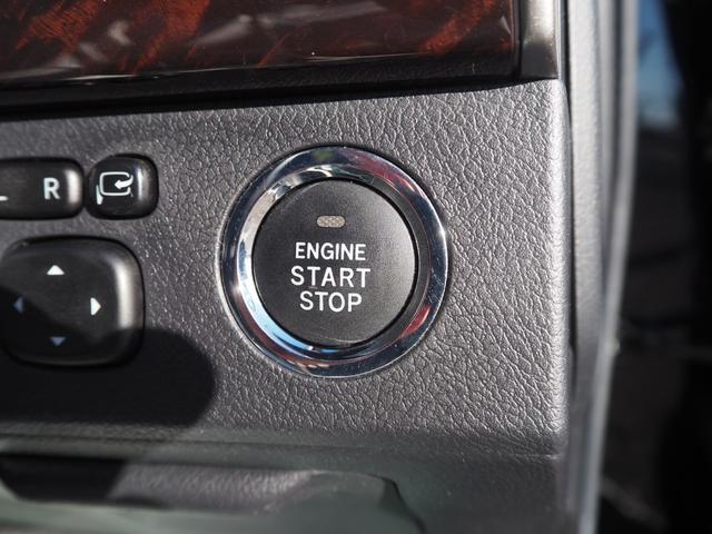 カバンやポケットに鍵を入れたままドアの開閉やエンジン始動ができるスマートキーシステム搭載です♪