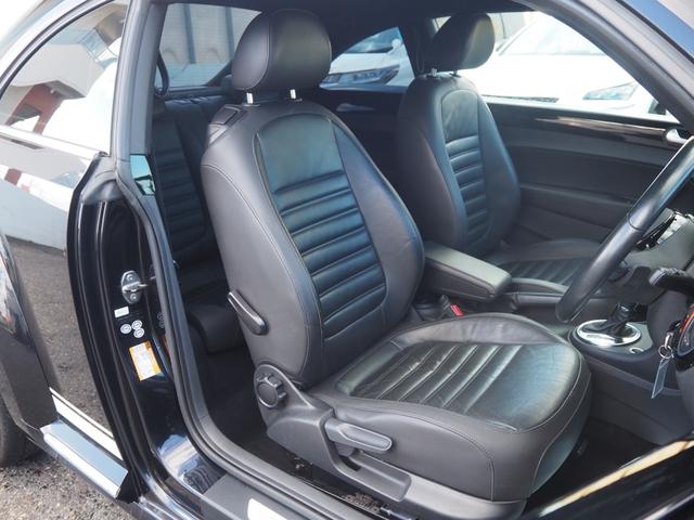 ザ・ビートル デザインレザーパッケージ　ターボ　ブラックレザーシート　純正１７インチアルミホイール　純正オーディオ　シートヒーター　パドルシフト　ステアスイッチ　ＨＩＤヘッドライト　クルーズコントロール　ビルトインＥＴＣ　レインセンサー（12枚目）