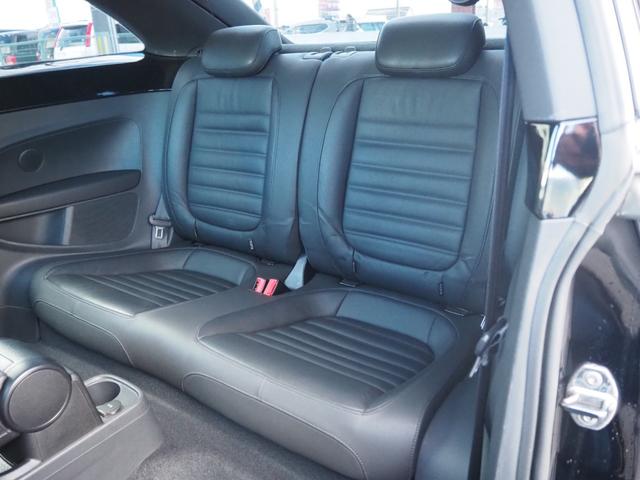 ザ・ビートル デザインレザーパッケージ　ターボ　ブラックレザーシート　純正１７インチアルミホイール　純正オーディオ　シートヒーター　パドルシフト　ステアスイッチ　ＨＩＤヘッドライト　クルーズコントロール　ビルトインＥＴＣ　レインセンサー（14枚目）