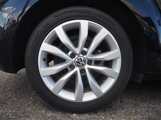 ザ・ビートル デザインレザーパッケージ　ターボ　ブラックレザーシート　純正１７インチアルミホイール　純正オーディオ　シートヒーター　パドルシフト　ステアスイッチ　ＨＩＤヘッドライト　クルーズコントロール　ビルトインＥＴＣ　レインセンサー（47枚目）