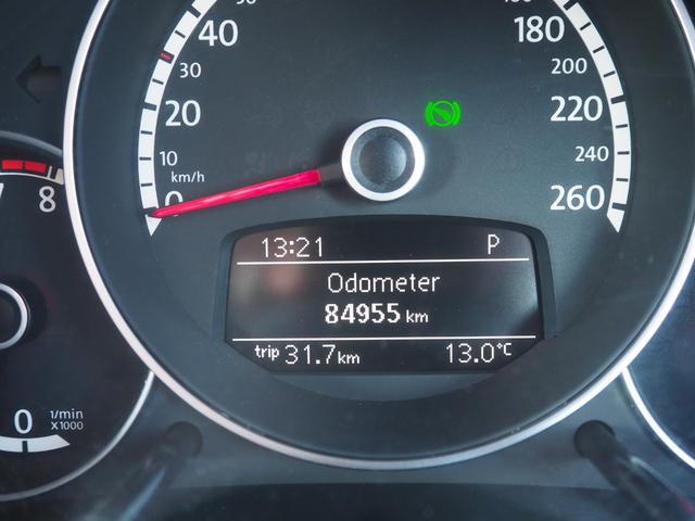 ザ・ビートル デザインレザーパッケージ　ターボ　ブラックレザーシート　純正１７インチアルミホイール　純正オーディオ　シートヒーター　パドルシフト　ステアスイッチ　ＨＩＤヘッドライト　クルーズコントロール　ビルトインＥＴＣ　レインセンサー（64枚目）