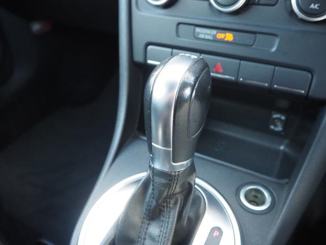 ザ・ビートル デザインレザーパッケージ　ターボ　ブラックレザーシート　純正１７インチアルミホイール　純正オーディオ　シートヒーター　パドルシフト　ステアスイッチ　ＨＩＤヘッドライト　クルーズコントロール　ビルトインＥＴＣ　レインセンサー（69枚目）