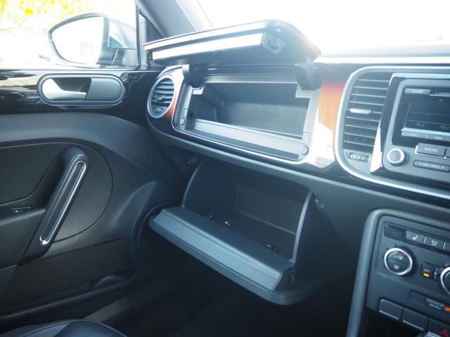 ザ・ビートル デザインレザーパッケージ　ターボ　ブラックレザーシート　純正１７インチアルミホイール　純正オーディオ　シートヒーター　パドルシフト　ステアスイッチ　ＨＩＤヘッドライト　クルーズコントロール　ビルトインＥＴＣ　レインセンサー（70枚目）