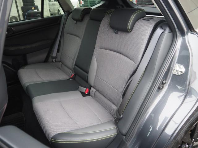 広々とした２列目は居住性が高く、快適なドライブが楽しめます♪