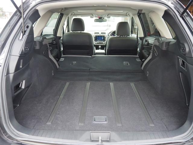 ☆広々した荷室はゴルフバック等の大きな荷物も積めます♪