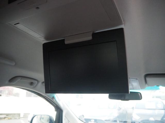 １１型純正後席モニター搭載！後席の方も退屈せずにドライブを楽しんで頂けます♪