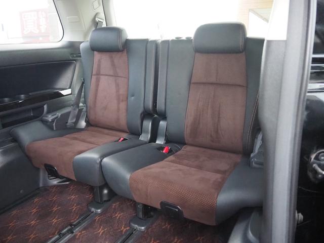 ７人乗り！３列目は跳ね上げ収納も可能です♪
