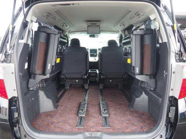 ☆広々した荷室はゴルフバック等の大きな荷物も積めます♪