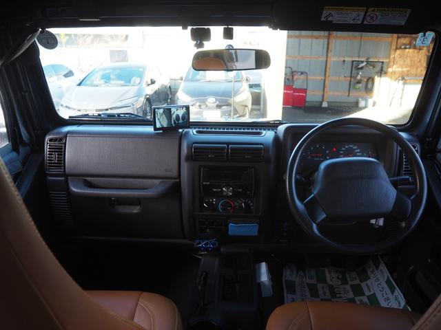 ジープ・ラングラー スペシャルエディション　ソフトトップ　ショートバンパー　リフトアップ　社外ＬＥＤヘッドライト　背面タイヤ　１ナンバー変更　レザー調シートカバー　ヒッチメンバー　カロッツェリアオーディオ　オーバーフェンダー　ＥＴＣ（6枚目）