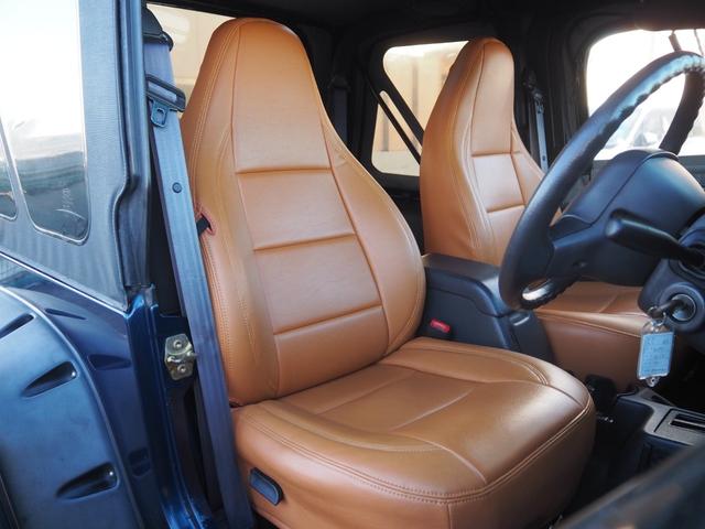 ジープ・ラングラー スペシャルエディション　ソフトトップ　ショートバンパー　リフトアップ　社外ＬＥＤヘッドライト　背面タイヤ　１ナンバー変更　レザー調シートカバー　ヒッチメンバー　カロッツェリアオーディオ　オーバーフェンダー　ＥＴＣ（12枚目）