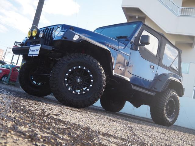 ジープ・ラングラー スペシャルエディション　ソフトトップ　ショートバンパー　リフトアップ　社外ＬＥＤヘッドライト　背面タイヤ　１ナンバー変更　レザー調シートカバー　ヒッチメンバー　カロッツェリアオーディオ　オーバーフェンダー　ＥＴＣ（22枚目）