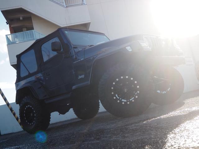 ジープ・ラングラー スペシャルエディション　ソフトトップ　ショートバンパー　リフトアップ　社外ＬＥＤヘッドライト　背面タイヤ　１ナンバー変更　レザー調シートカバー　ヒッチメンバー　カロッツェリアオーディオ　オーバーフェンダー　ＥＴＣ（26枚目）