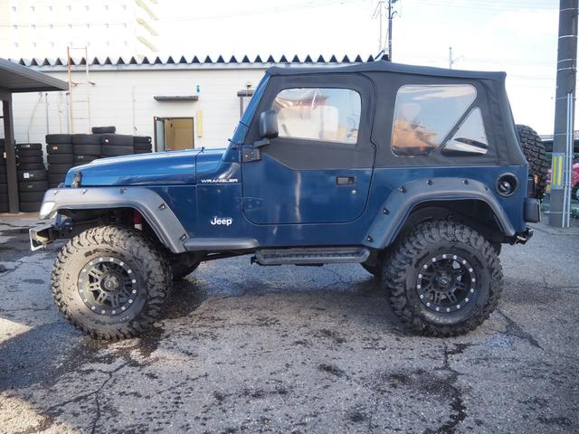 ジープ・ラングラー スペシャルエディション　ソフトトップ　ショートバンパー　リフトアップ　社外ＬＥＤヘッドライト　背面タイヤ　１ナンバー変更　レザー調シートカバー　ヒッチメンバー　カロッツェリアオーディオ　オーバーフェンダー　ＥＴＣ（35枚目）