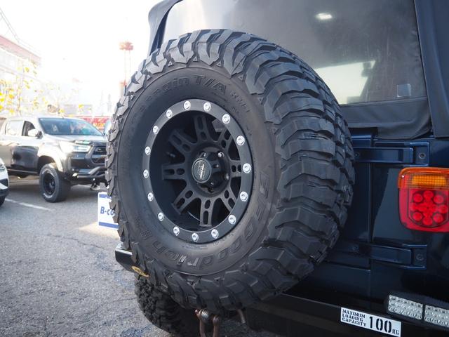 ジープ・ラングラー スペシャルエディション　ソフトトップ　ショートバンパー　リフトアップ　社外ＬＥＤヘッドライト　背面タイヤ　１ナンバー変更　レザー調シートカバー　ヒッチメンバー　カロッツェリアオーディオ　オーバーフェンダー　ＥＴＣ（45枚目）