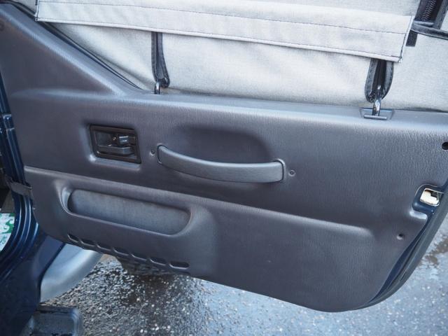 ジープ・ラングラー スペシャルエディション　ソフトトップ　ショートバンパー　リフトアップ　社外ＬＥＤヘッドライト　背面タイヤ　１ナンバー変更　レザー調シートカバー　ヒッチメンバー　カロッツェリアオーディオ　オーバーフェンダー　ＥＴＣ（59枚目）