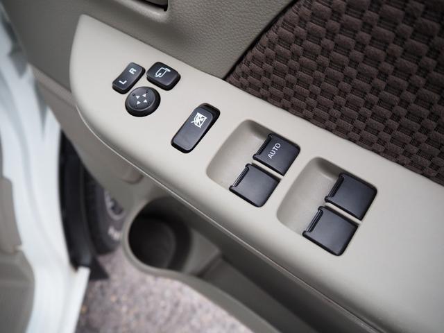 ミニキャブバン ブラボーターボ　４ＷＤ　ＡＴ　ＦＡＦリフトアップ　ショートバンパー　ベッドキット　作業灯　ルーフキャリア　グリルガード　衝突軽減機能　誤発進抑制　ドラレコ　社外ナビ　ホワイトレター　社外テール　ＥＴＣ　ルーフラック（56枚目）