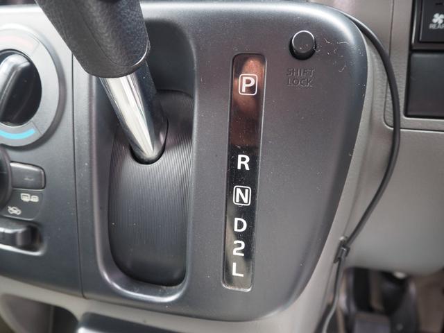 ミニキャブバン ブラボーターボ　４ＷＤ　ＡＴ　ＦＡＦリフトアップ　ショートバンパー　ベッドキット　作業灯　ルーフキャリア　グリルガード　衝突軽減機能　誤発進抑制　ドラレコ　社外ナビ　ホワイトレター　社外テール　ＥＴＣ　ルーフラック（68枚目）