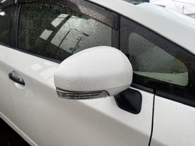 プリウス S 後期モデル/リフトアップ/A/Tタイヤ/社外マフラー/バグガード/ルーフキャリア/ナビ・フルセグTV・DVD再生・Bluetooth・バックカメラ/ドラレコ/ETC/スマートキー/(5枚目)