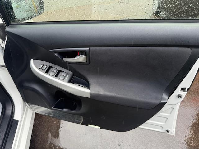 プリウス S 後期モデル/リフトアップ/A/Tタイヤ/社外マフラー/バグガード/ルーフキャリア/ナビ・フルセグTV・DVD再生・Bluetooth・バックカメラ/ドラレコ/ETC/スマートキー/(7枚目)