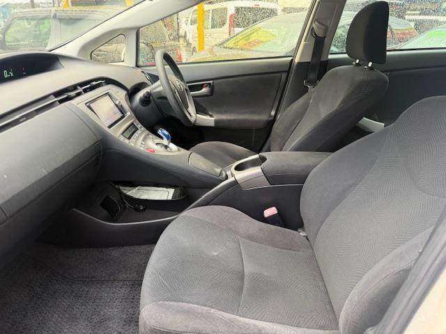 プリウス S 後期モデル/リフトアップ/A/Tタイヤ/社外マフラー/バグガード/ルーフキャリア/ナビ・フルセグTV・DVD再生・Bluetooth・バックカメラ/ドラレコ/ETC/スマートキー/(10枚目)