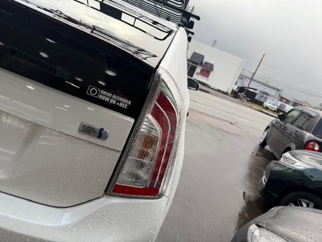 プリウス S 後期モデル/リフトアップ/A/Tタイヤ/社外マフラー/バグガード/ルーフキャリア/ナビ・フルセグTV・DVD再生・Bluetooth・バックカメラ/ドラレコ/ETC/スマートキー/(22枚目)