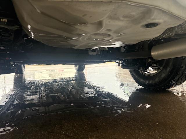 プリウス S 後期モデル/リフトアップ/A/Tタイヤ/社外マフラー/バグガード/ルーフキャリア/ナビ・フルセグTV・DVD再生・Bluetooth・バックカメラ/ドラレコ/ETC/スマートキー/(25枚目)