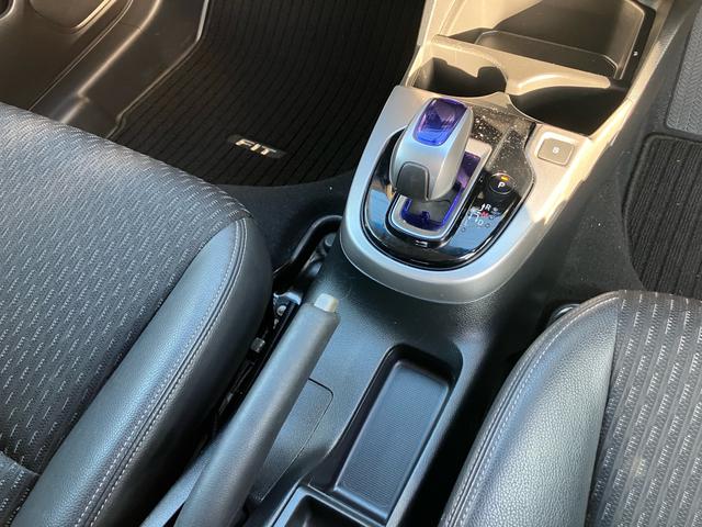 フィットハイブリッド Ｆパッケージ　ナビ　バックカメラ　プッシュスタート　ビルトインＥＴＣ　アイドリングストップ（14枚目）